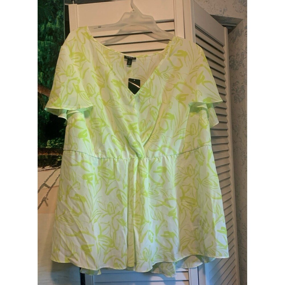 Torrid size 2X 18– 20 georgette flutter sleeve blouse